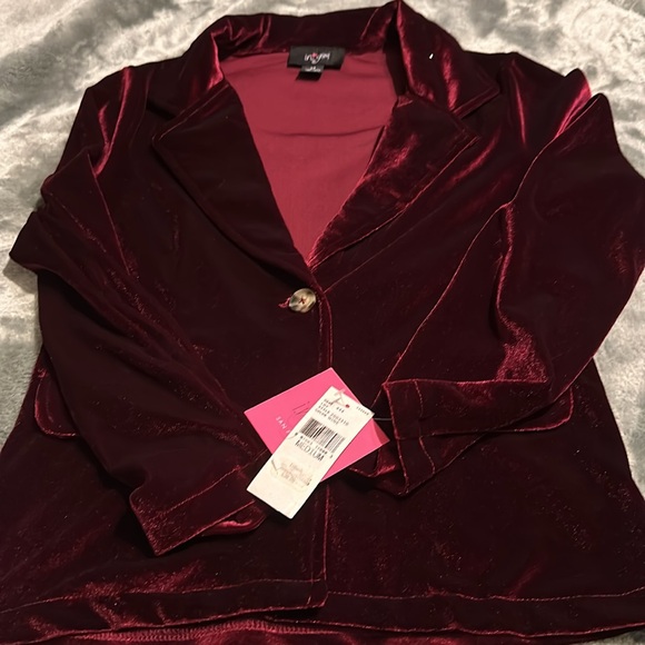NWT I.N. Girl
Big Girls 7-16 Velvet Blazer Burgundy - Picture 9 of 9